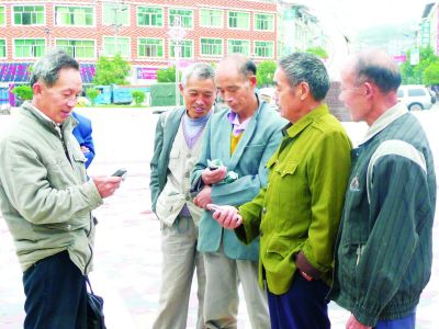 泰国国王普密蓬住院进行胆囊切除手术 巴育及英拉祈福-华体会官方(图3) 华体会网站