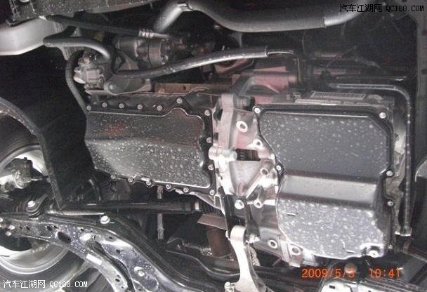 巨鲨跃出水面“死亡威胁”吓坏钓鱼客(图)‘华体会开户’(图1) 华体会开户