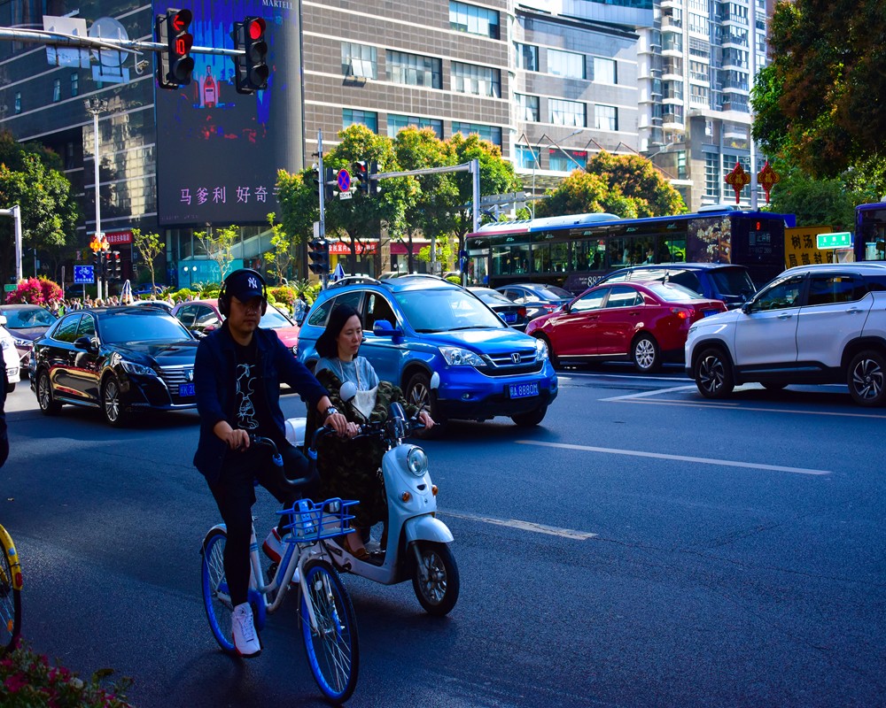 华体会网址：沙僧徐锦江流沙河剪影曝光 新“西游”画面唯美