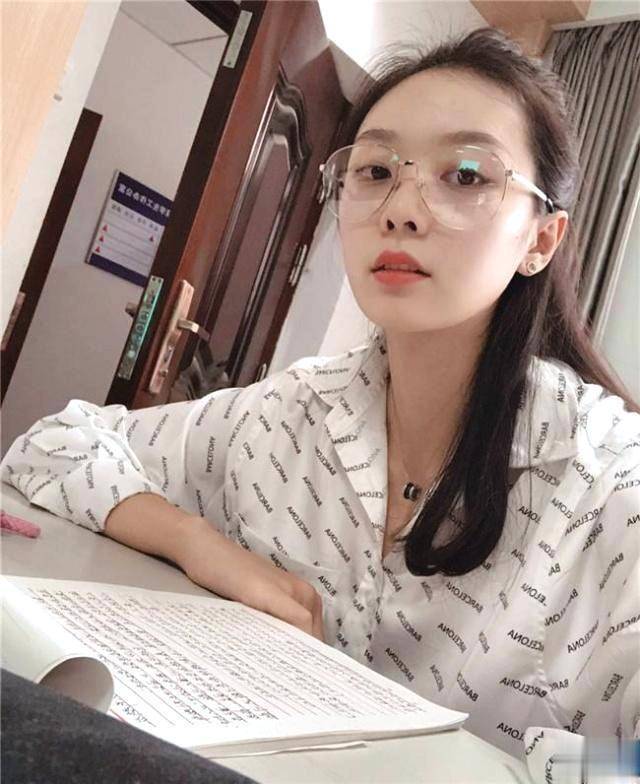 华体会开户-
她是“中国排球女神”郎平爱将仅19岁退役！网友：太惋惜天妒英才(图3)