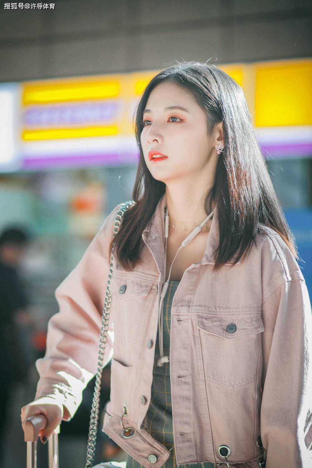 娱乐圈来自1995年的女星 她们个个都是尤物胚子 谁是你的菜“华体会电子”(图5)
娱乐圈来自1995年的女星 她们个个都是尤物胚子 谁是你的菜“华体会电子”(图5)